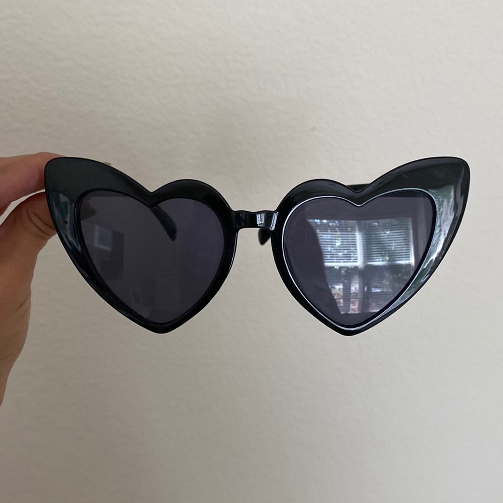 Black heart sunglasses